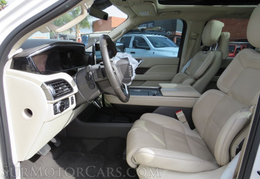 2018 Lincoln Navigator - Image 26