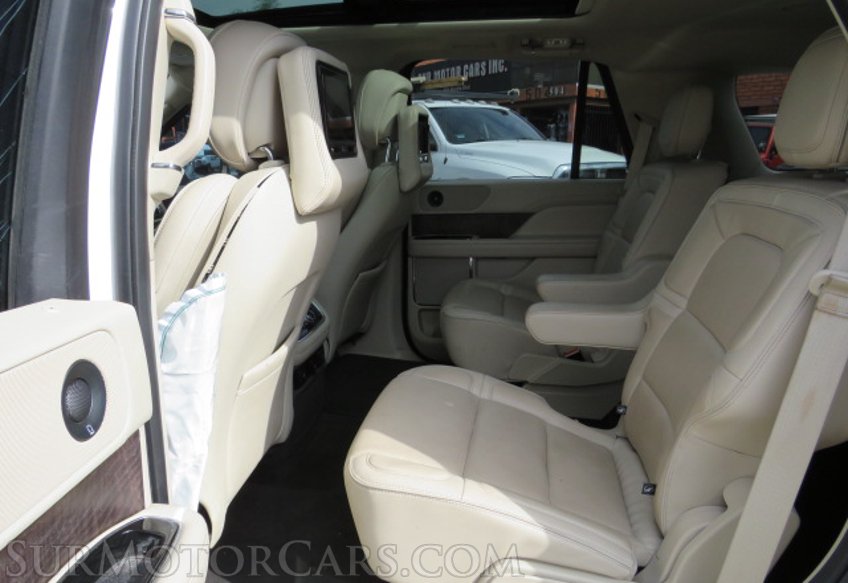 2018 Lincoln Navigator - Image 32