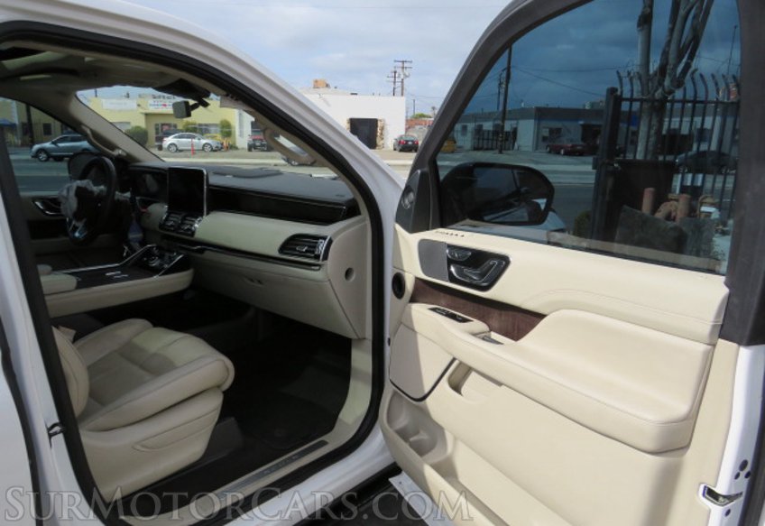 2018 Lincoln Navigator - Image 24