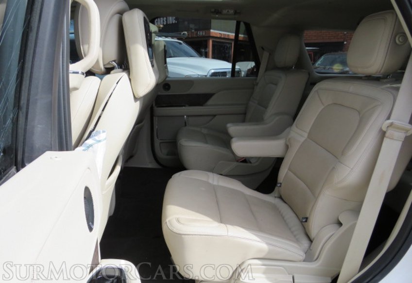 2018 Lincoln Navigator - Image 34