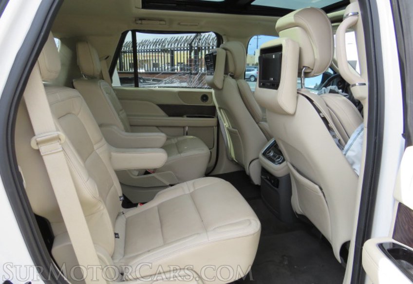 2018 Lincoln Navigator - Image 33