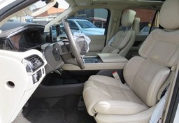 2018 Lincoln Navigator - Image 28
