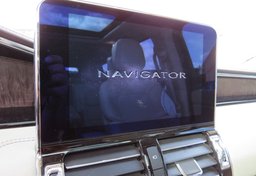 2018 Lincoln Navigator - Image 39