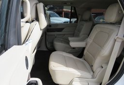 2018 Lincoln Navigator - Image 34