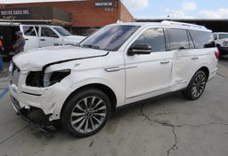 2018 Lincoln Navigator - Image 2