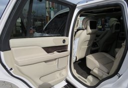 2018 Lincoln Navigator - Image 29