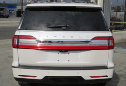2018 Lincoln Navigator - Image 13