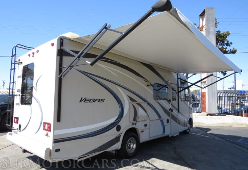 2016 Ford Thor Motor Coach - Image 16