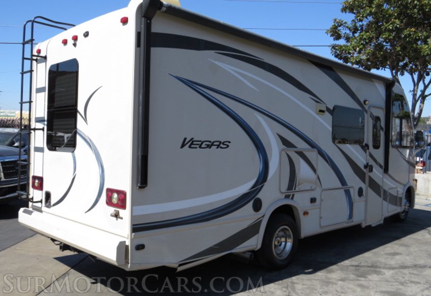 2016 Ford Thor Motor Coach - Image 6
