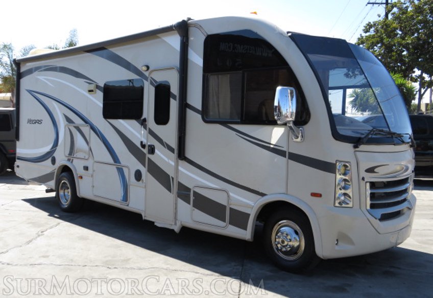 2016 Ford Thor Motor Coach - Image 4