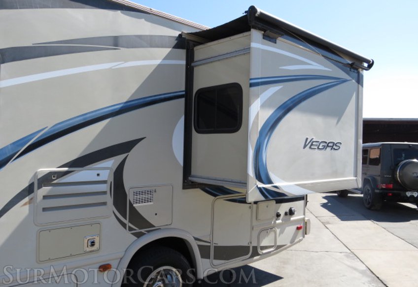 2016 Ford Thor Motor Coach - Image 20