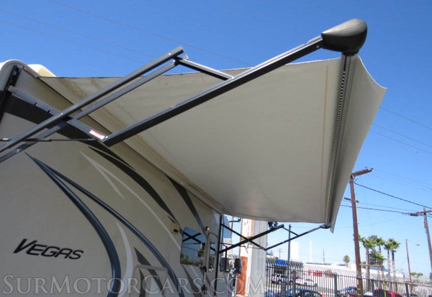 2016 Ford Thor Motor Coach - Image 18