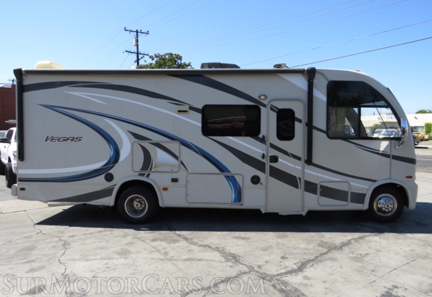 2016 Ford Thor Motor Coach - Image 10