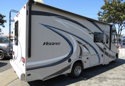 2016 Ford Thor Motor Coach - Image 8