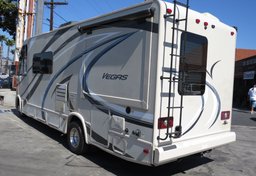 2016 Ford Thor Motor Coach - Image 5