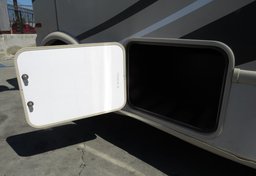 2016 Ford Thor Motor Coach - Image 29