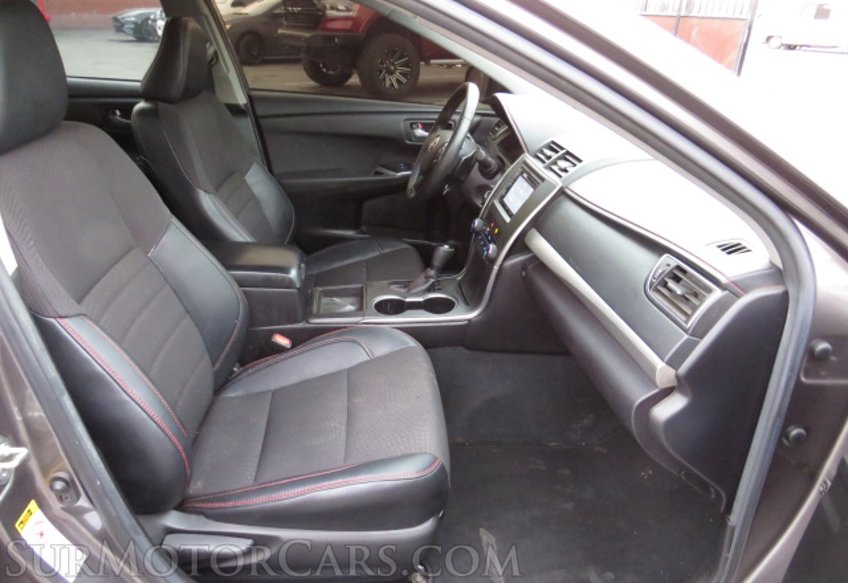 2017 Toyota Camry - Image 20