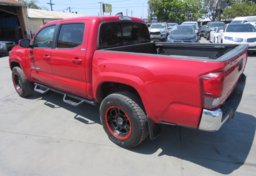 2018 Toyota Tacoma - Image 5