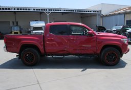 2018 Toyota Tacoma - Image 9