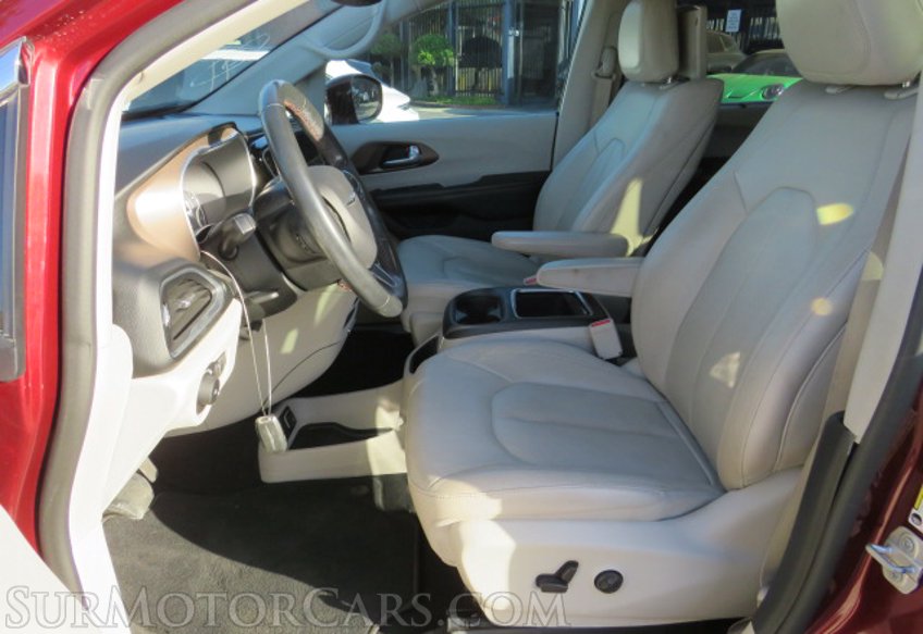 2019 Chrysler Pacifica - Image 23