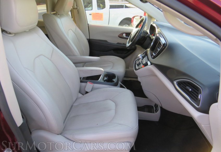 2019 Chrysler Pacifica - Image 26