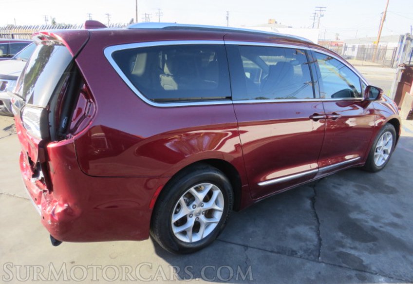 2019 Chrysler Pacifica - Image 8
