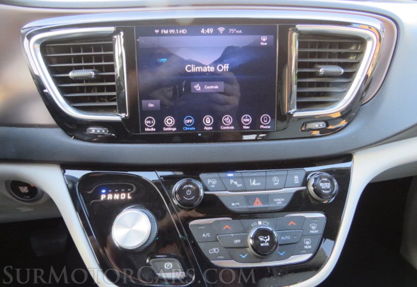 2019 Chrysler Pacifica - Image 38