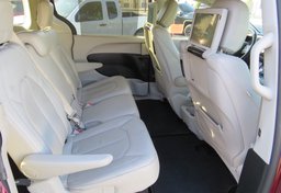 2019 Chrysler Pacifica - Image 27