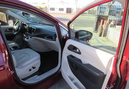 2019 Chrysler Pacifica - Image 20