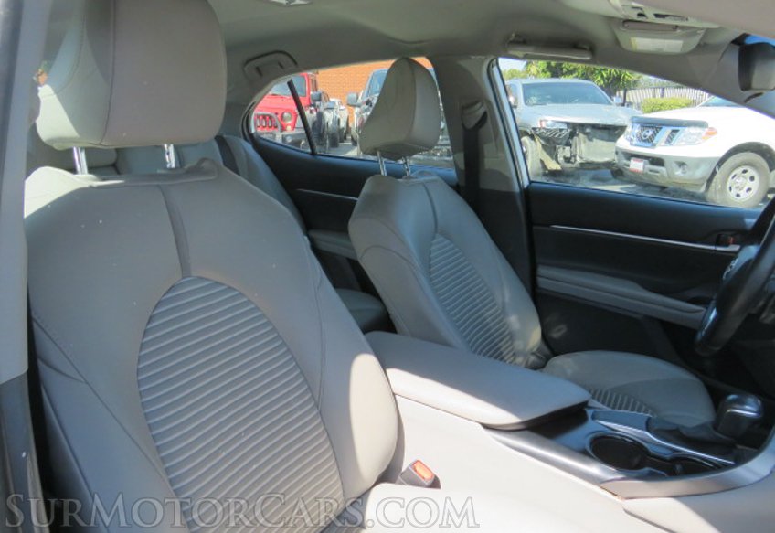 2020 Toyota Camry - Image 21