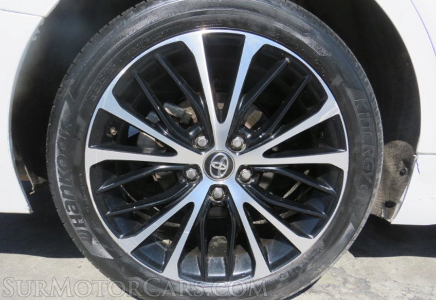 2020 Toyota Camry - Image 17