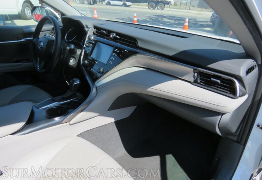 2020 Toyota Camry - Image 19
