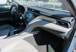 2020 Toyota Camry - Image 19