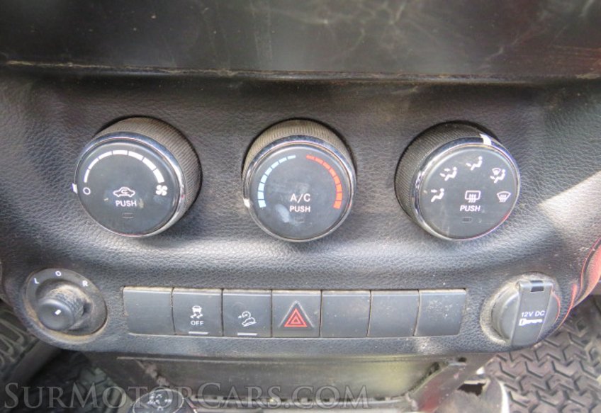 2013 Jeep Wrangler Unlimited - Image 34