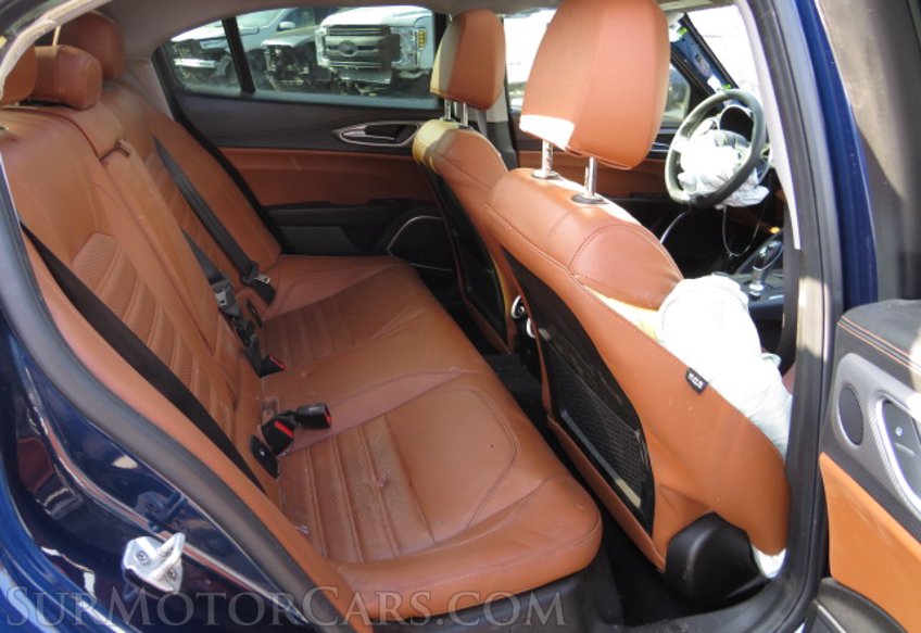 2017 Alfa Romeo Giulia - Image 22