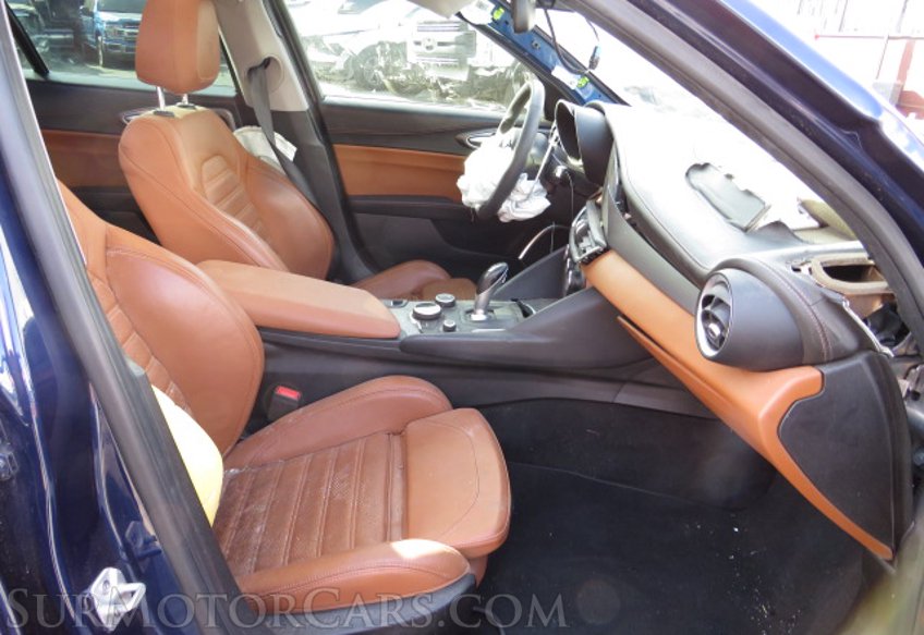 2017 Alfa Romeo Giulia - Image 20