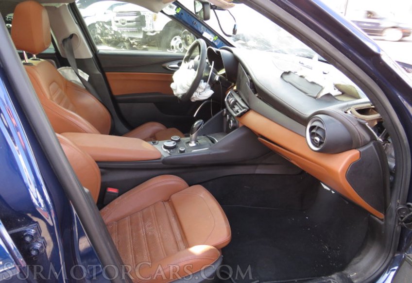 2017 Alfa Romeo Giulia - Image 25