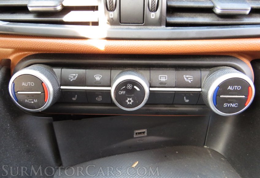 2017 Alfa Romeo Giulia - Image 36