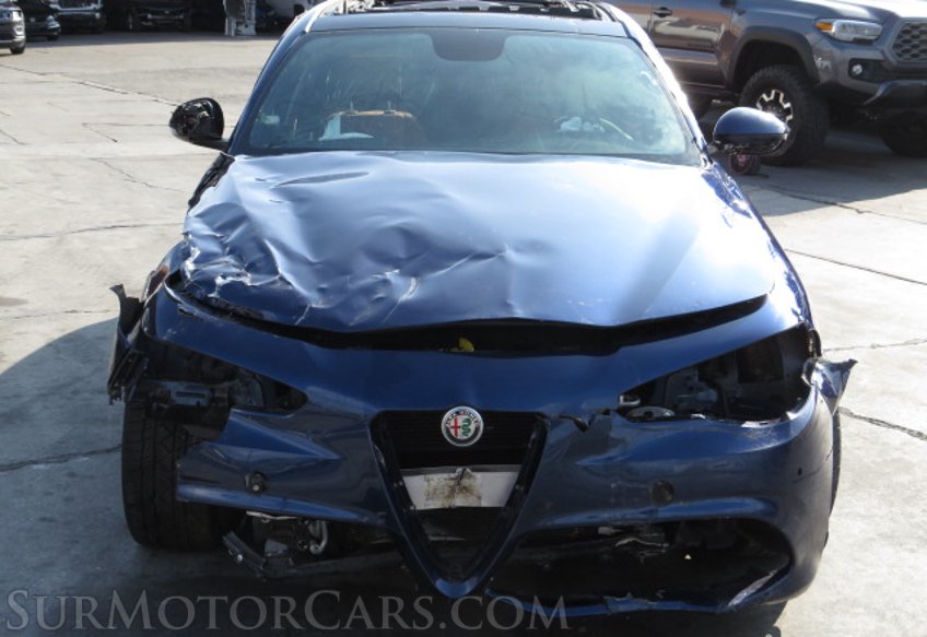 2017 Alfa Romeo Giulia - Image 12