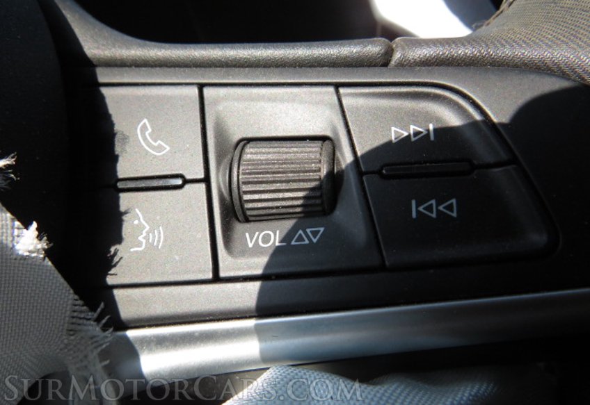 2017 Alfa Romeo Giulia - Image 40