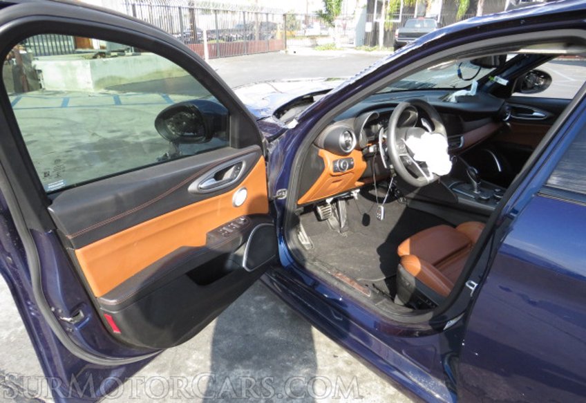 2017 Alfa Romeo Giulia - Image 19