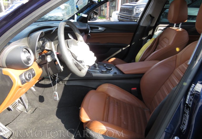 2017 Alfa Romeo Giulia - Image 18