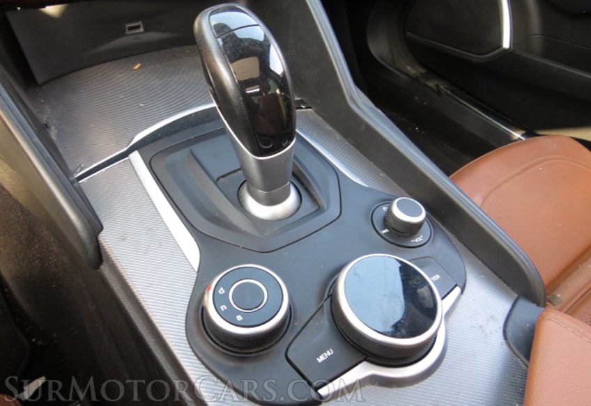 2017 Alfa Romeo Giulia - Image 38