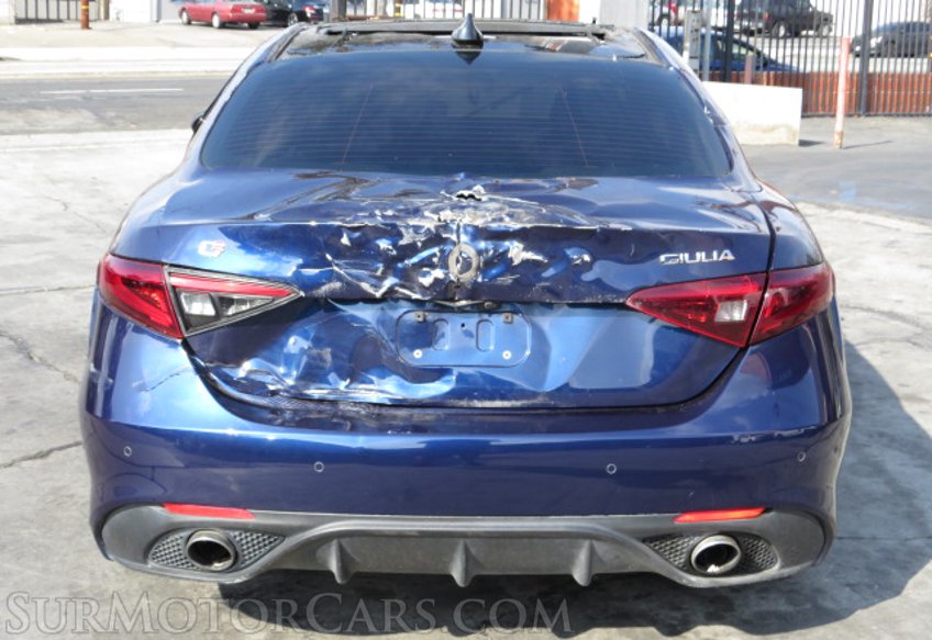 2017 Alfa Romeo Giulia - Image 11