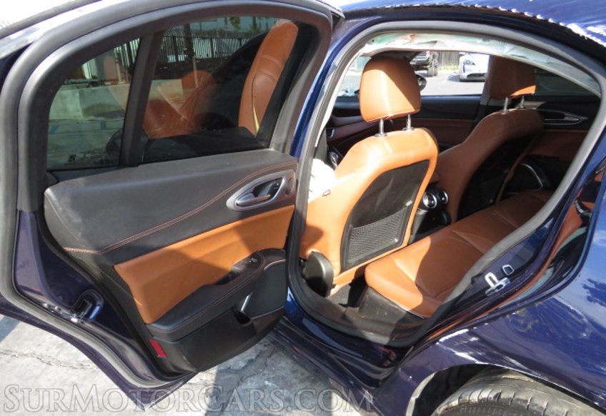 2017 Alfa Romeo Giulia - Image 27