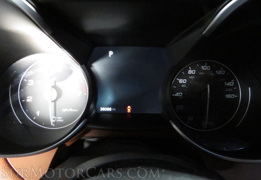 2017 Alfa Romeo Giulia - Image 32