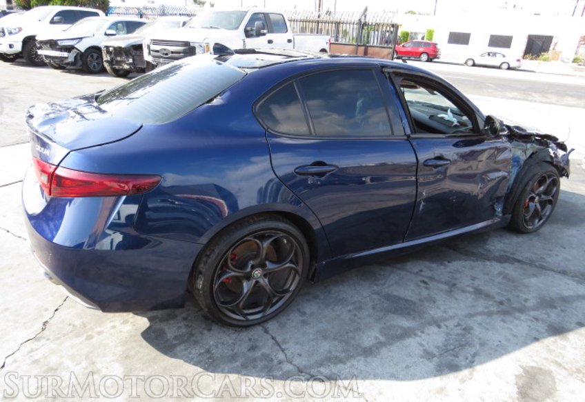 2017 Alfa Romeo Giulia - Image 10