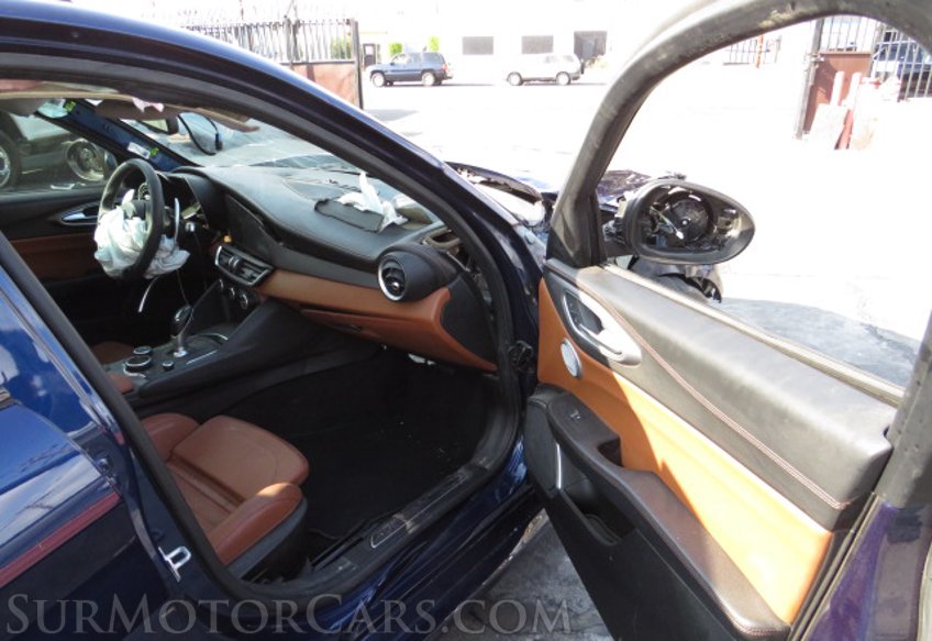 2017 Alfa Romeo Giulia - Image 26