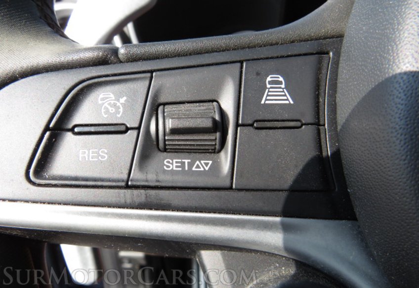 2017 Alfa Romeo Giulia - Image 37