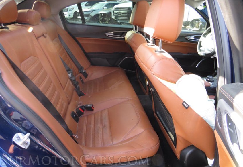 2017 Alfa Romeo Giulia - Image 29